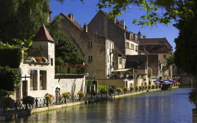 COLLEGIALE PROCHE CENTRE VILLE Home-One