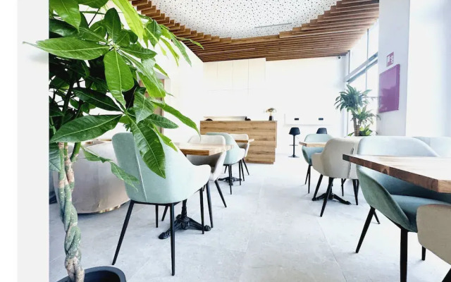 HQ Arena Hotel