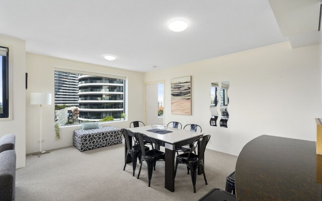 Broadbeach on the Park - We Accommodate