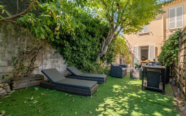 Superb 2BR Central Apt With Private Patio