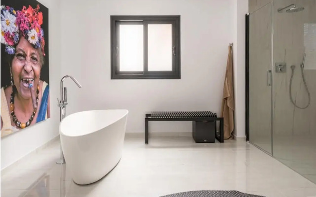 Magnificent And Modern Decorated Villa