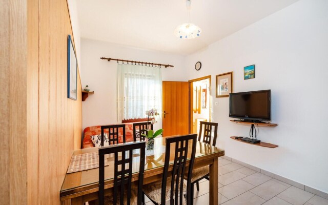 Awesome Apartment in Modric With 2 Bedrooms and Wifi