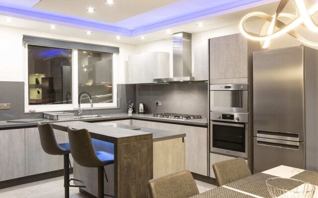 Brand NEW 3bed-hosted by Sweetstay