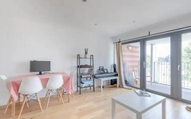 Vibrant 1BD Flat w/ Private Balcony, Camberwell!