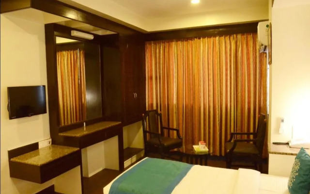 OYO 2161 Hotel Ashray