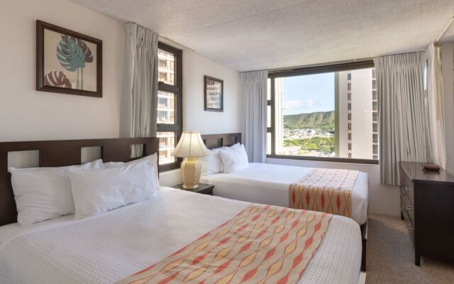 Waikiki Banyan - Pool View Tower 1 Suite 1501