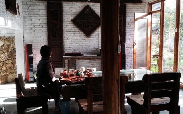 Lijiang Qinglu Courtyard Hotel