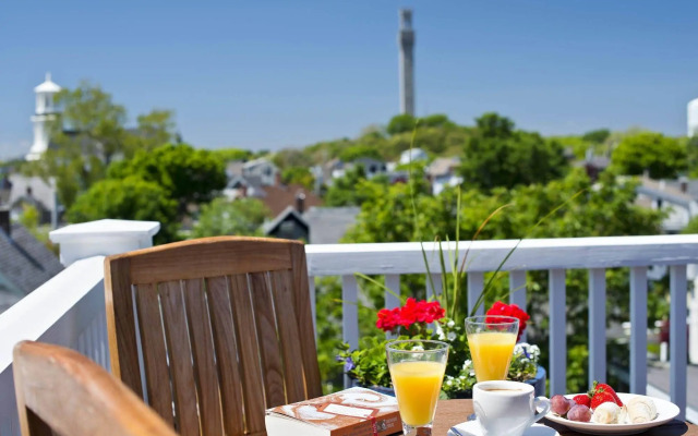 Benchmark Inn