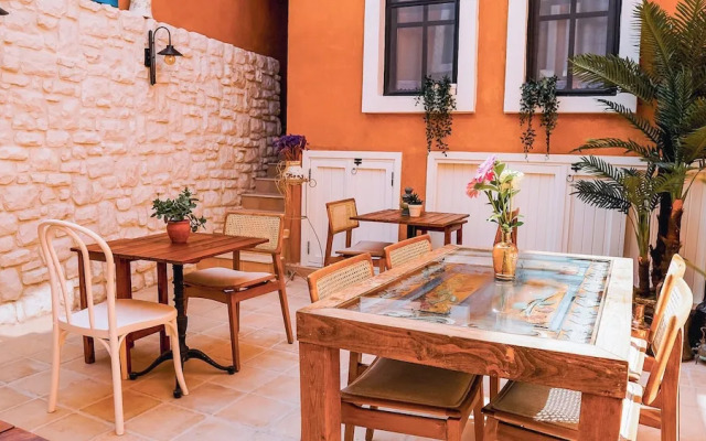1870 Taş Konak Otel - Sanat Sokağı