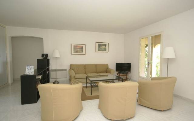 Lush Holiday Home in Draguignan With Private Garden