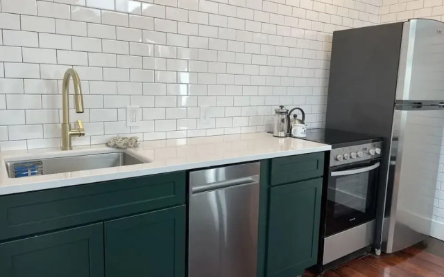 Cottage Street Downtown New Apartment