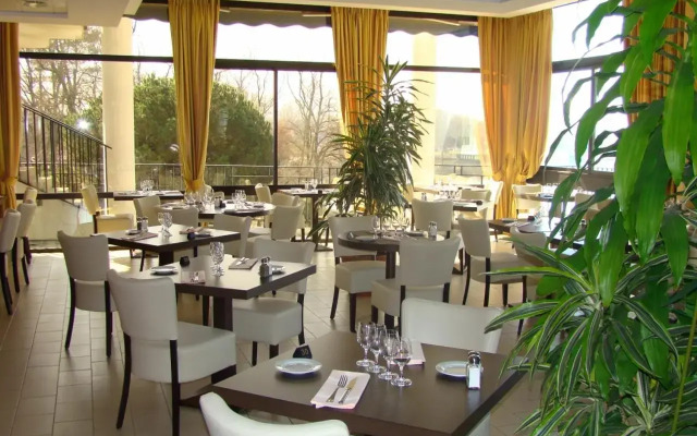Brit Hotel du Lac