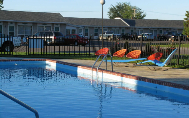 Seven Oakes Motel