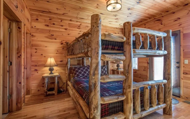 Starry Nights Lodge - Five Bedroom Cabin