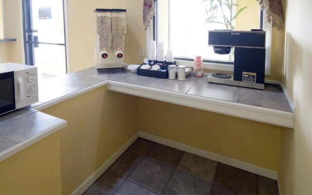 Hilcrest Inn & Suites