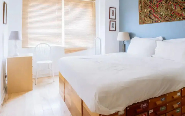 Stylish 3 Bedroom Apartment Near Hollyrood Park