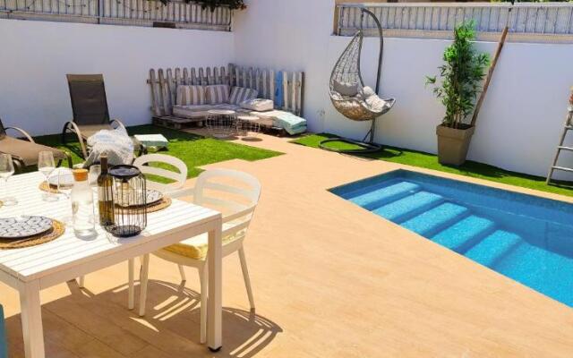 R127 Moderna villa cerca del mar