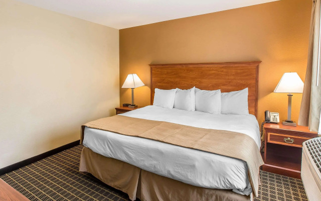 Quality Inn & Suites On the River