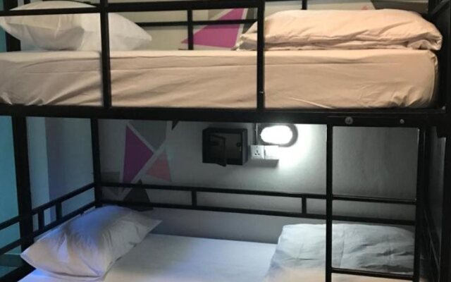 Bodega Phuket Party Hostel - Adults Only
