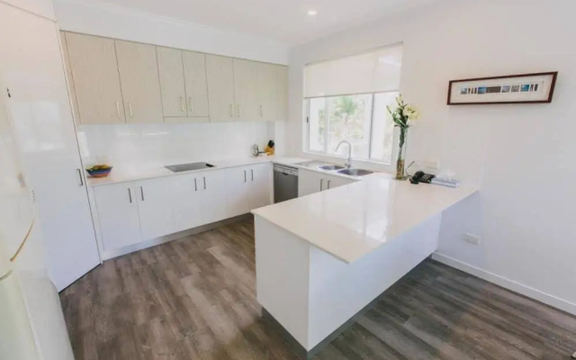 On the Beach 321 – Guest Rooms – Port Douglas