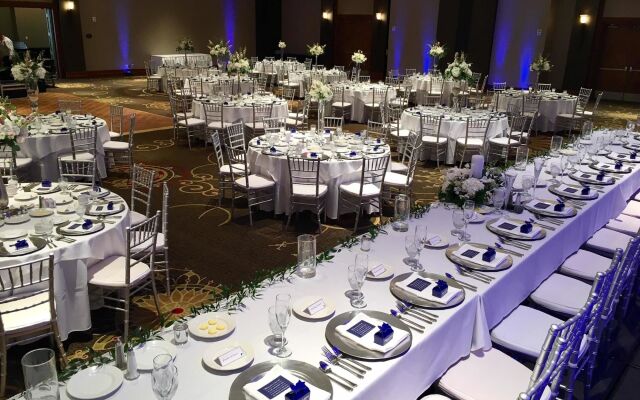 DoubleTree by Hilton Bay City - Riverfront