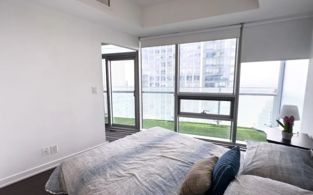 Luxury 2 Bedroom Lakeview