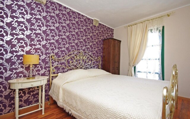 Beautiful Home in Tucepi With Jacuzzi, Wifi and 2 Bedrooms
