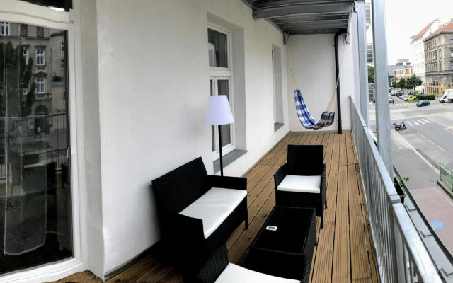 Spacious Apartment in Center with Terrace