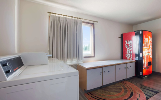 Econo Lodge Inn & Suites Escanaba North