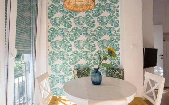 Green Leaf Apartment