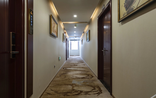 qingzhu Jinyue Hotel (Kuangshan Automobile Great World, Shanghai, Jinan)