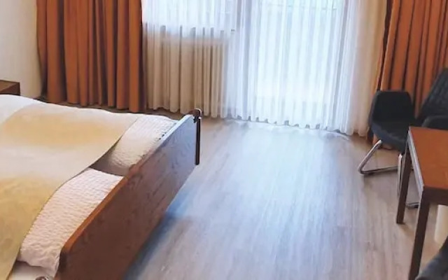 Hotel Saresma Garni