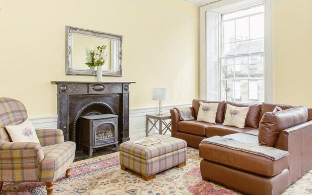 Charming City Center Apartment