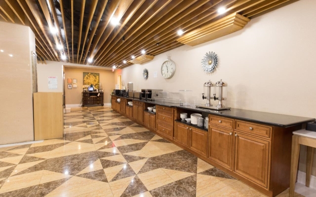 Wyndham Garden Fresh Meadows Flushing
