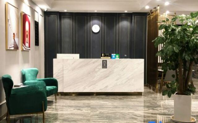 Qujing Blue Sea Light Luxury Hotel