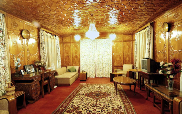 Wangnoo Houseboats