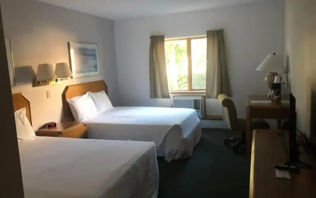 Manistee Inn & Marina