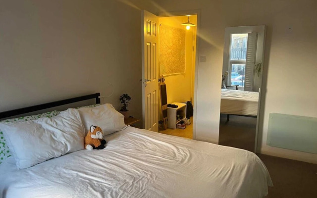 Tranquil 1 Bedroom Apartment With River View