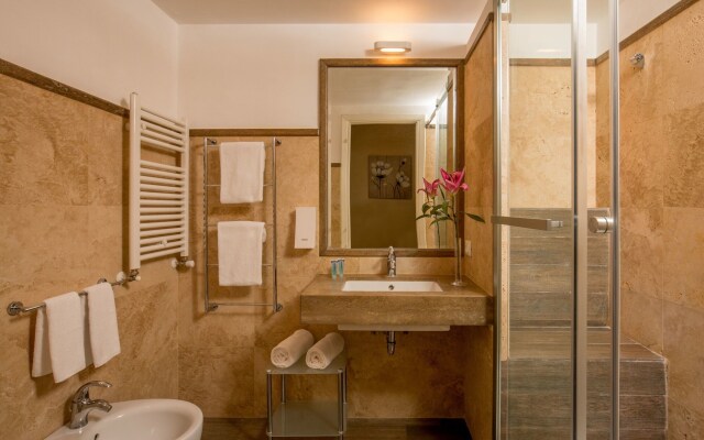 Aenea Superior Inn