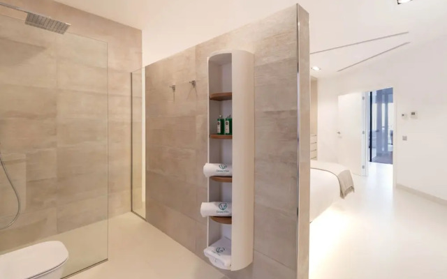 Montblau in Buger With 4 Bedrooms and 5 Bathrooms