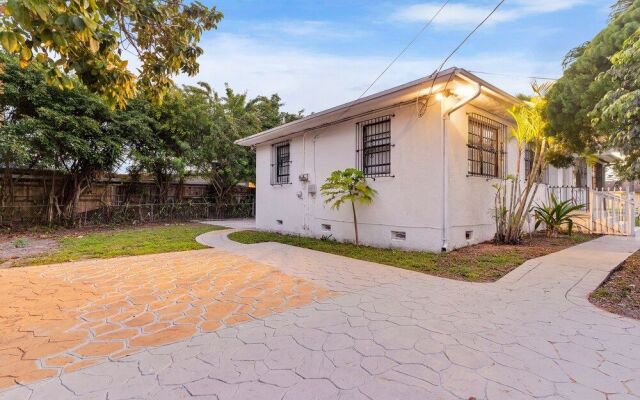 Wynwood Central 2BD Apartment w Parking
