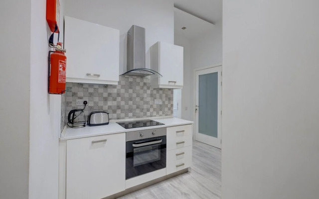 Stylish 1BR Apartment Steps to the Promenade