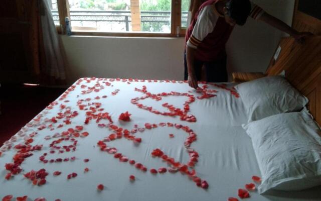 Red Rose Cottages Manali