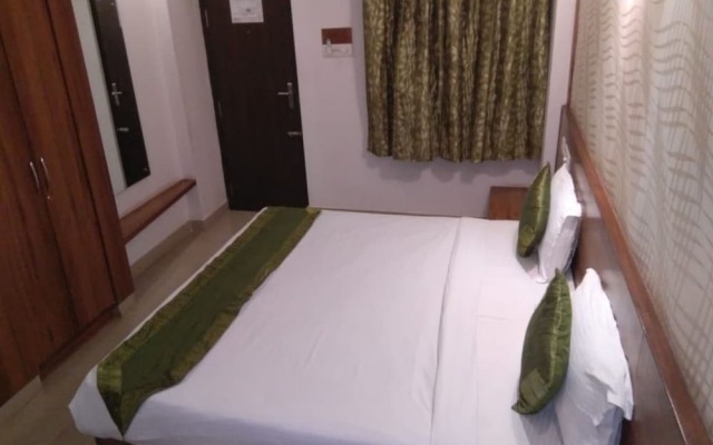 OYO 14163 Comforts Inn