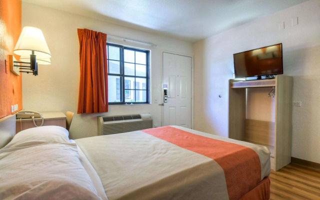 Motel 6 San Dimas, CA - Los Angeles