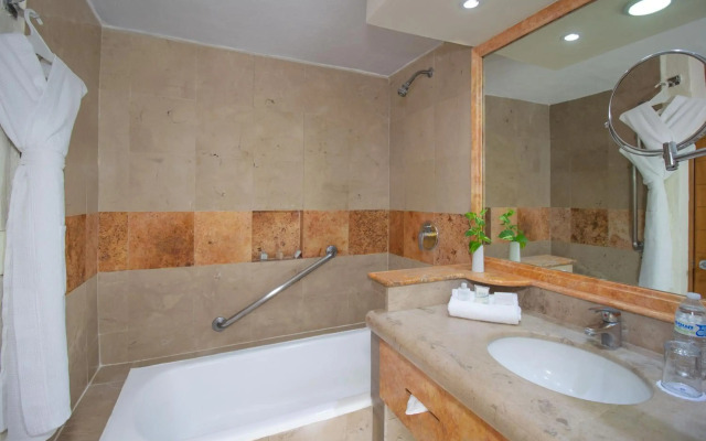 Plaza Pelicanos Grand Beach Resort - All Inclusive