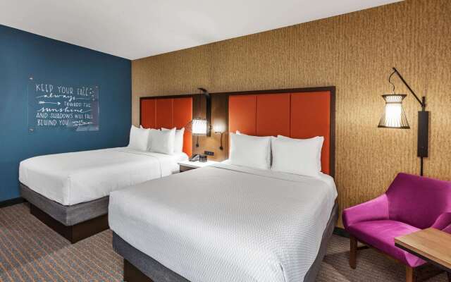 La Quinta Inn & Suites by Wyndham Houston East at Sheldon Rd