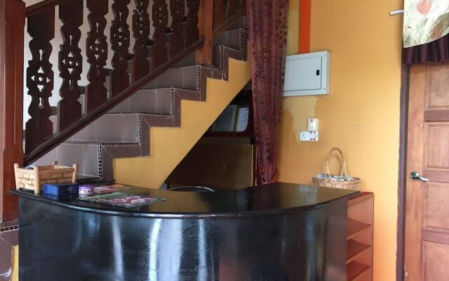 OYO 89653 Anisaa Inn