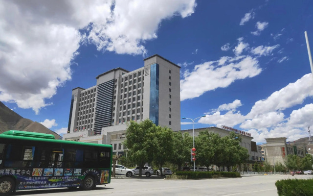 Yalong River Hotel