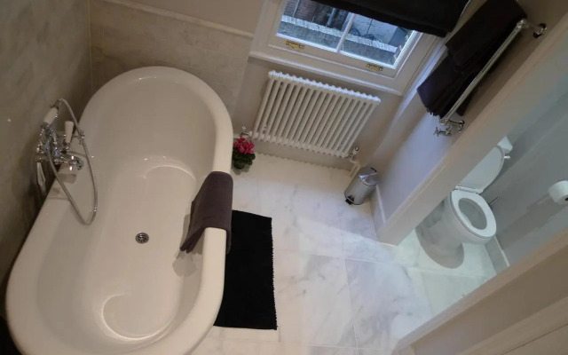 Sparkling Apartment in Kensington Olympia